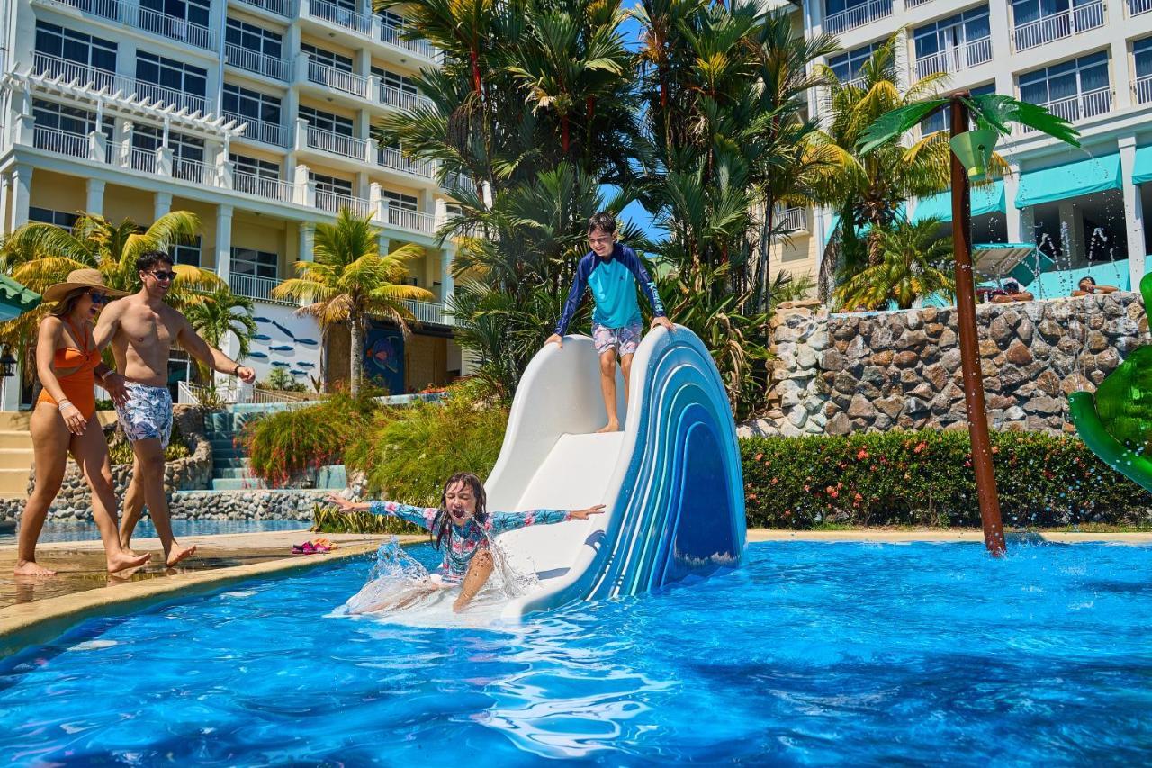 ホテル Gran Evenia Bijao サンタ・クララ エクステリア 写真 A water slide at the pool