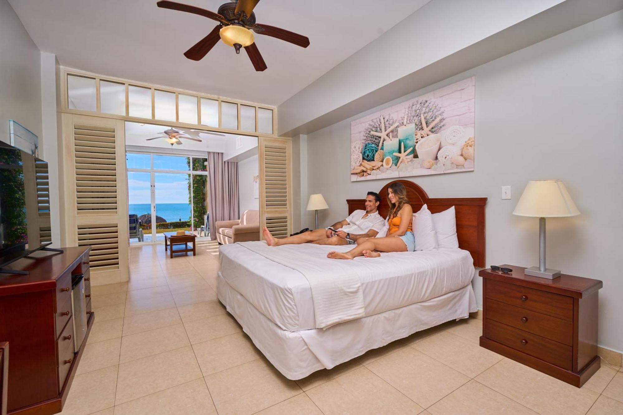 ホテル Gran Evenia Bijao サンタ・クララ エクステリア 写真 A bedroom at the Iberostar Grand Hotel Bávaro