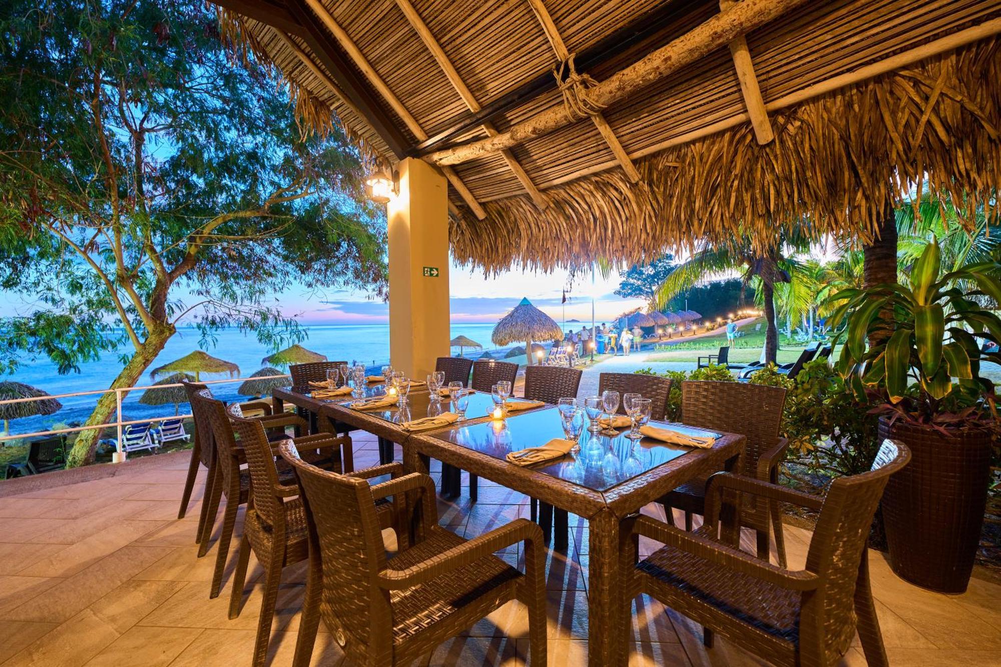 ホテル Gran Evenia Bijao サンタ・クララ エクステリア 写真 The Beachfront Restaurant