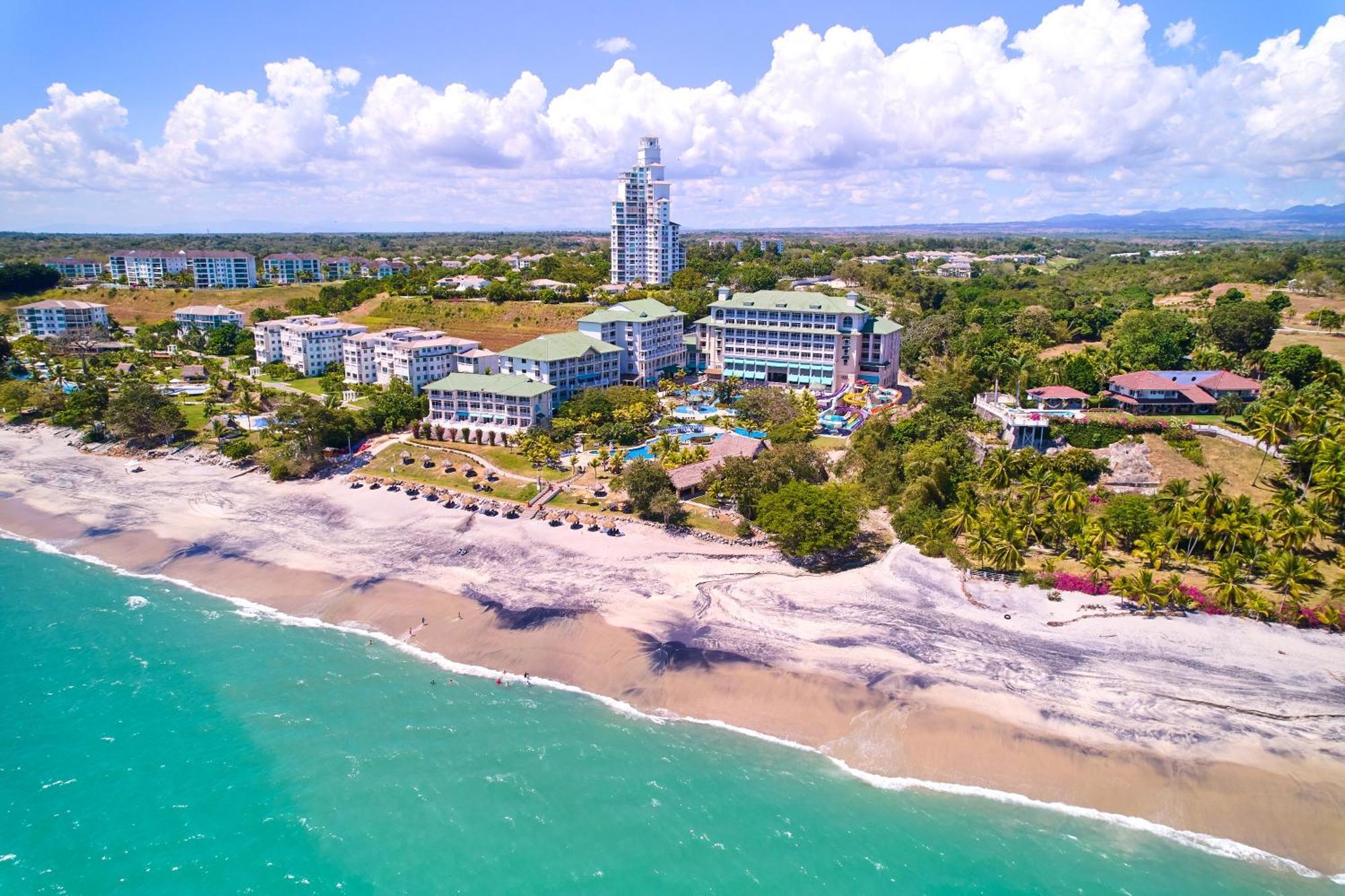 ホテル Gran Evenia Bijao サンタ・クララ エクステリア 写真 Aerial view of the resort