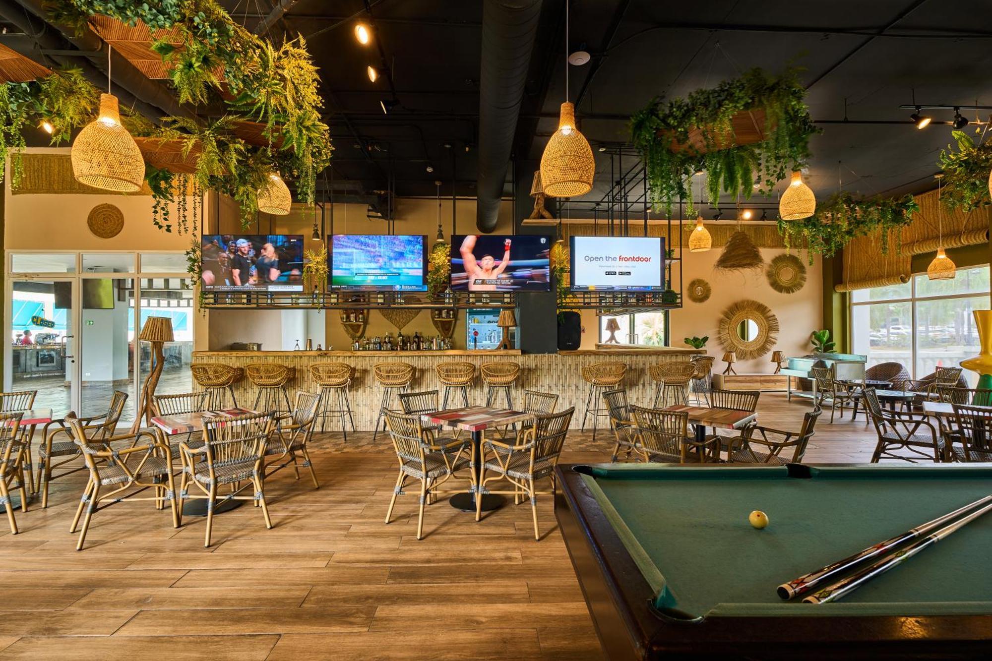 ホテル Gran Evenia Bijao サンタ・クララ エクステリア 写真 The interior of a typical sports bar