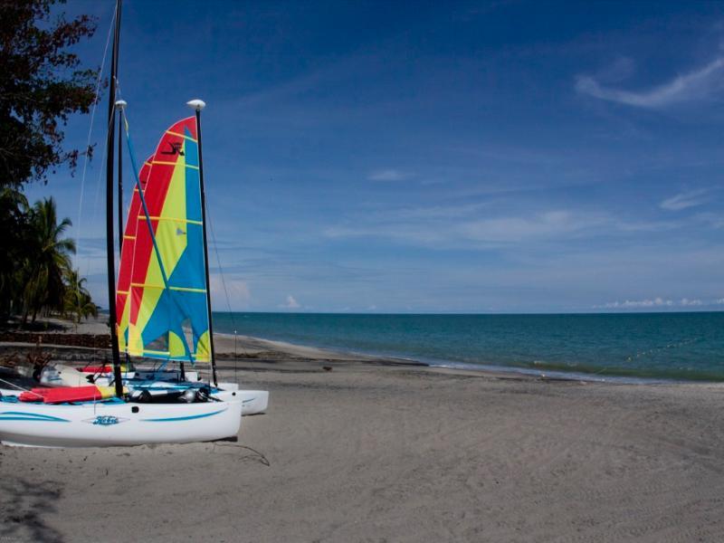 ホテル Gran Evenia Bijao サンタ・クララ エクステリア 写真 Beach at the Lake Ontario shore
