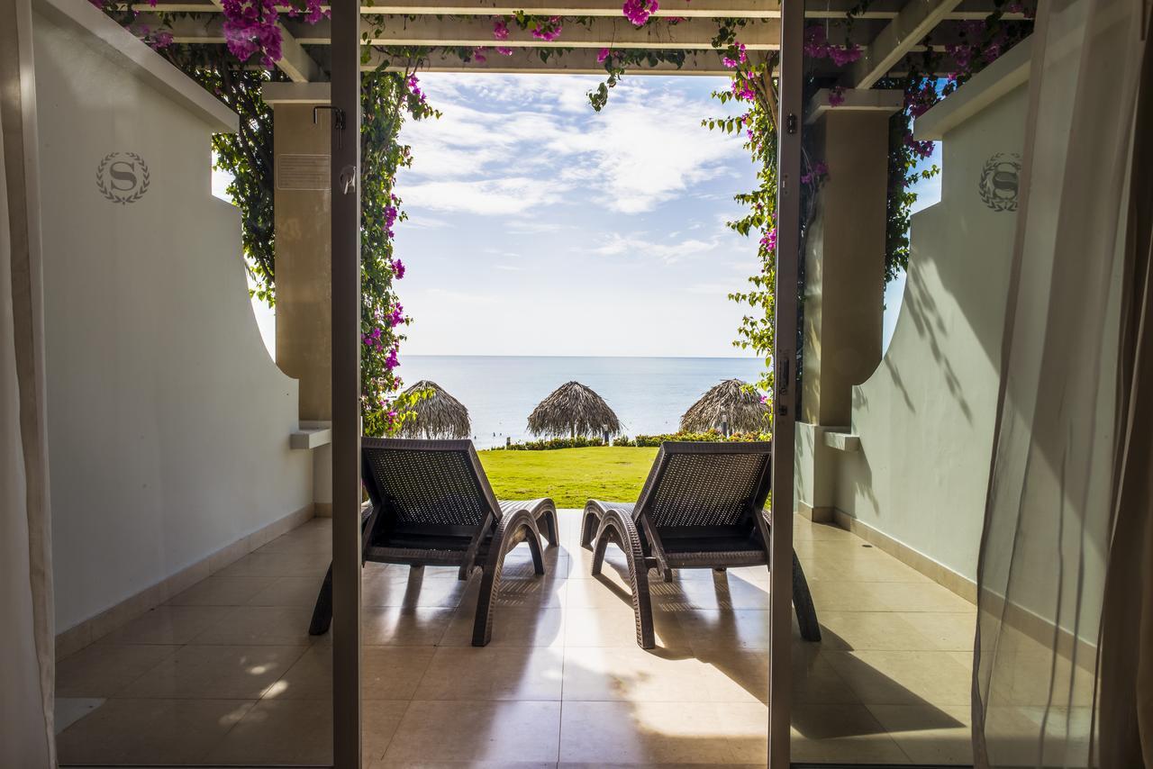 ホテル Gran Evenia Bijao サンタ・クララ エクステリア 写真 View from a suite at the hotel