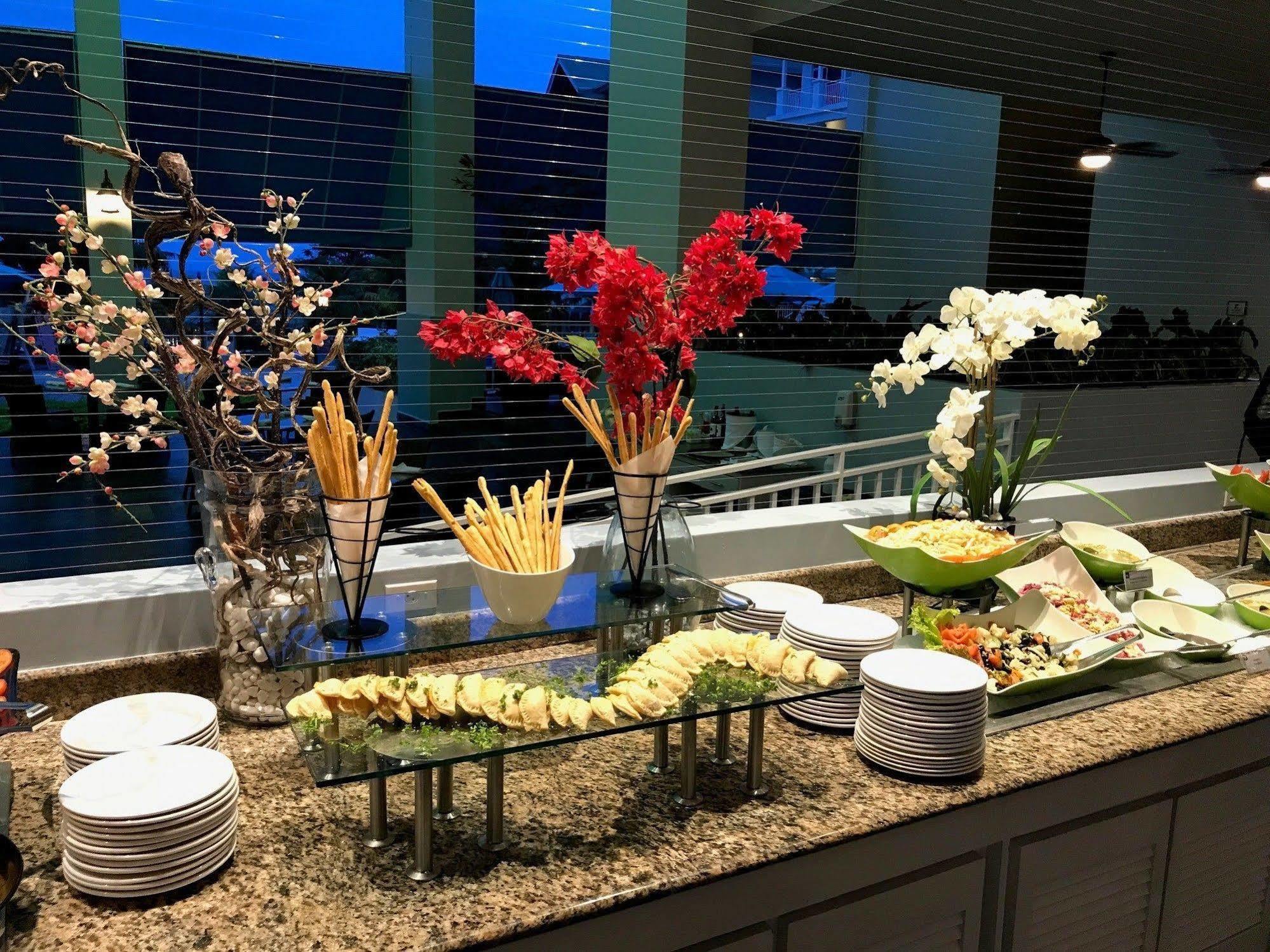 ホテル Gran Evenia Bijao サンタ・クララ エクステリア 写真 A buffet at a wedding reception